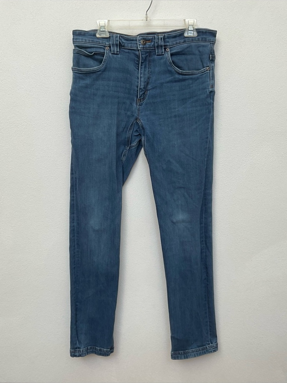 Duluth Trading Co Men’s Slim Jeans in Medium Blue Wash